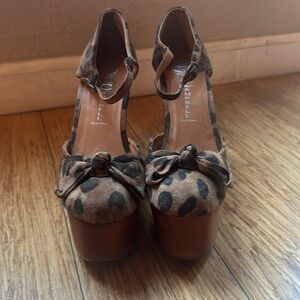 adorable Jeffrey Campbell wood wedges with pony hair leopard print w/bow size 8